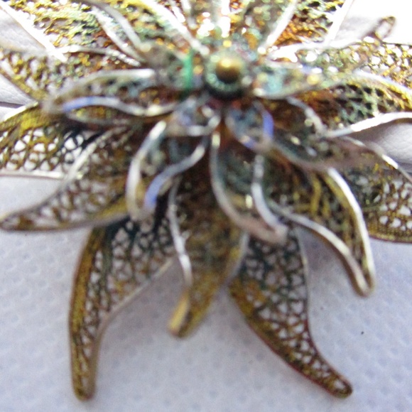 925 STERLING SILVER GOLD Plated Flower Brooch - Picture 4 of 8